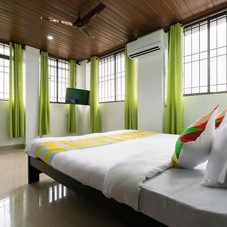 Oyo Home 49697 Aj Apartments Kochi Exterior photo