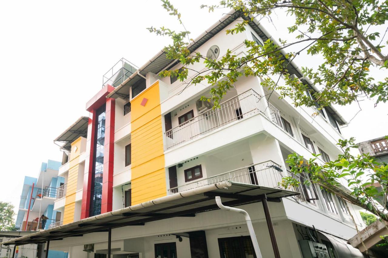 Oyo Home 49697 Aj Apartments Kochi Exterior photo